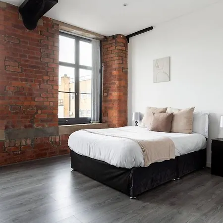 Luxury Mills With Jacuzzi Bath In Bradford (West Yorkshire)