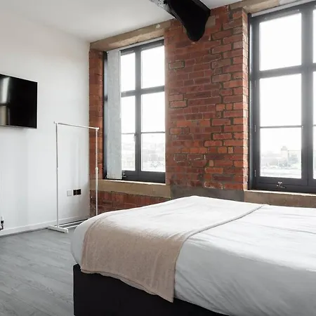 Luxury Mills With Jacuzzi Bath In Lägenhet *