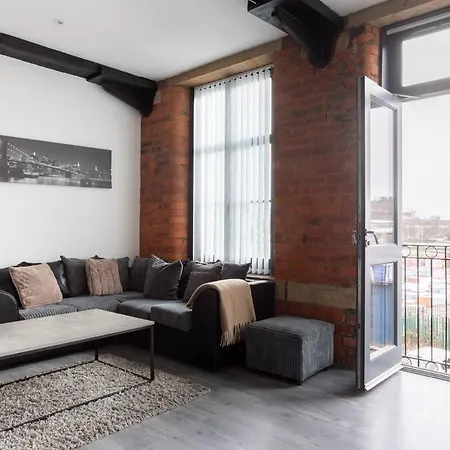 Luxury Mills With Jacuzzi Bath In Bradford (West Yorkshire)