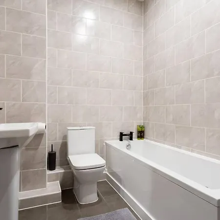 Apartmán Luxury Mills With Jacuzzi Bath In *