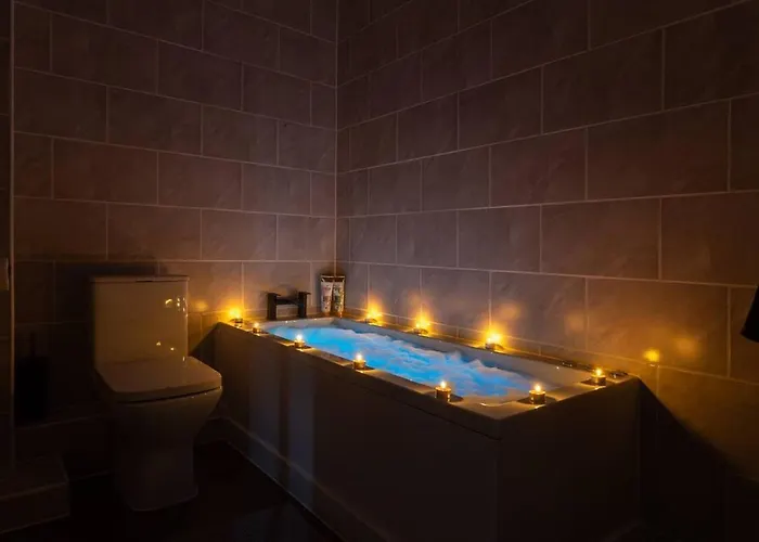 Lägenhet Luxury Mills With Jacuzzi Bath In