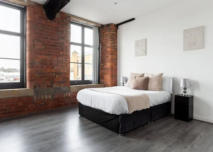 Luxury Mills With Jacuzzi Bath In Bradford (West Yorkshire)