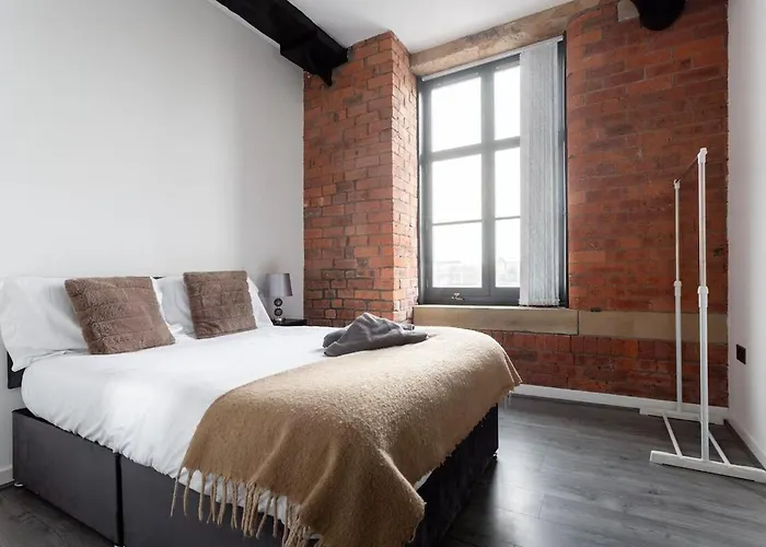 Luxury Mills With Jacuzzi Bath In Lägenhet