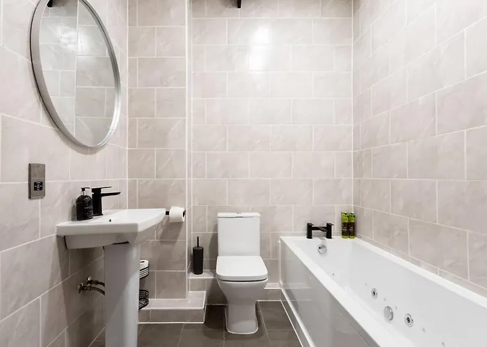 Luxury Mills With Jacuzzi Bath In Bradford (West Yorkshire)