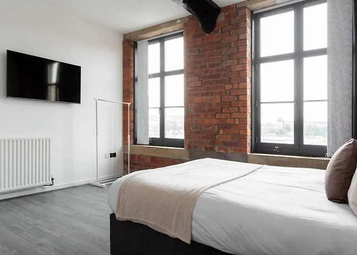 Luxury Mills With Jacuzzi Bath In Lägenhet *