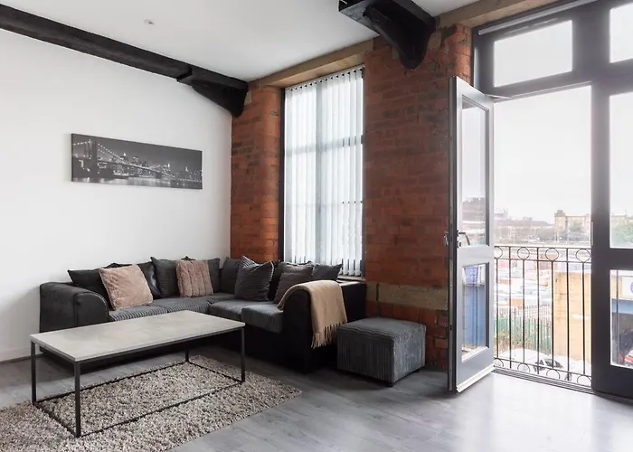 Luxury Mills With Jacuzzi Bath In Bradford (West Yorkshire)