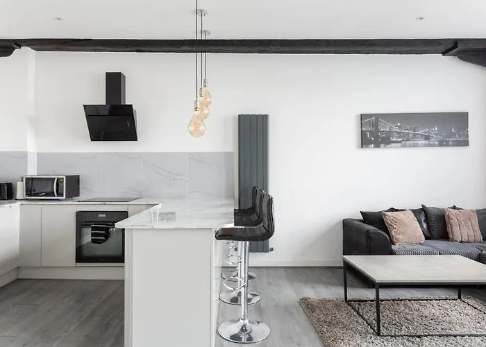 Luxury Mills With Jacuzzi Bath In * Bradford (West Yorkshire)