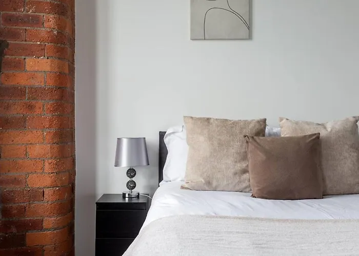 Luxury Mills With Jacuzzi Bath In * Bradford (West Yorkshire)