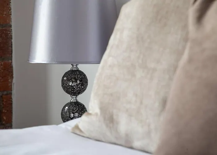 Luxury Mills With Jacuzzi Bath In *