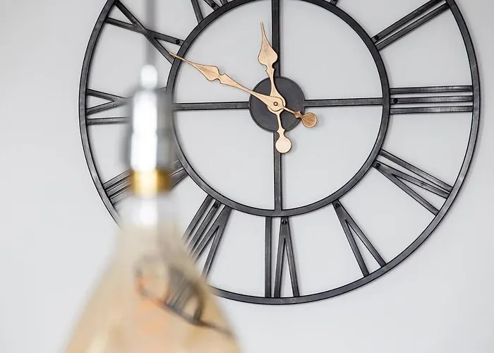 Luxury Mills With Jacuzzi Bath In Lägenhet