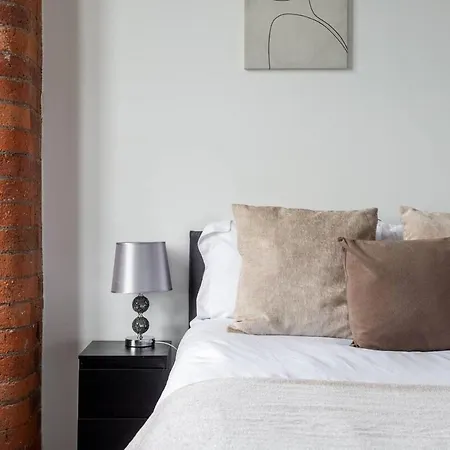 Luxury Mills With Jacuzzi Bath In * Bradford (West Yorkshire)